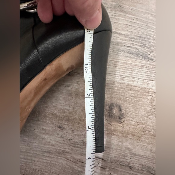 Gucci Bootie Heels with Peak Toe - Picture 14 of 15